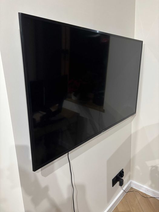 TV SAMSUNG  4K UHD z uchwytem na ścianę UE55MU6172