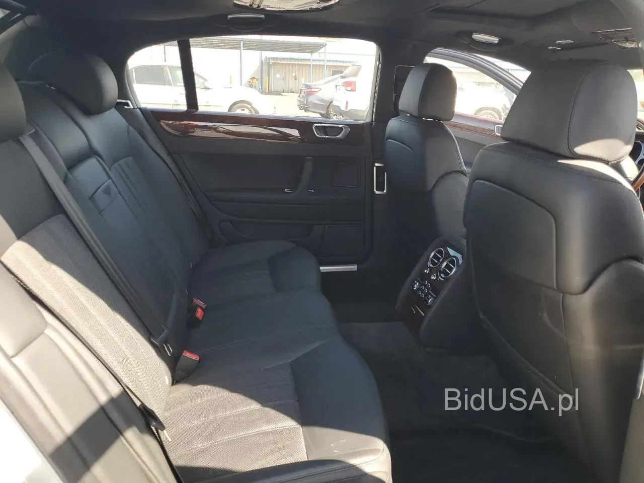 Bentley Flying Spur Pali jeździ delikatnie uszkodzony KUPIONY w transporcie do Polski