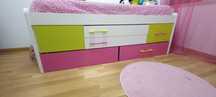 Cama de criança em bom estado