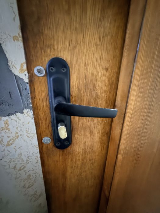 Продам вхідні двері деревʼяні 2000 грн за 2 шт