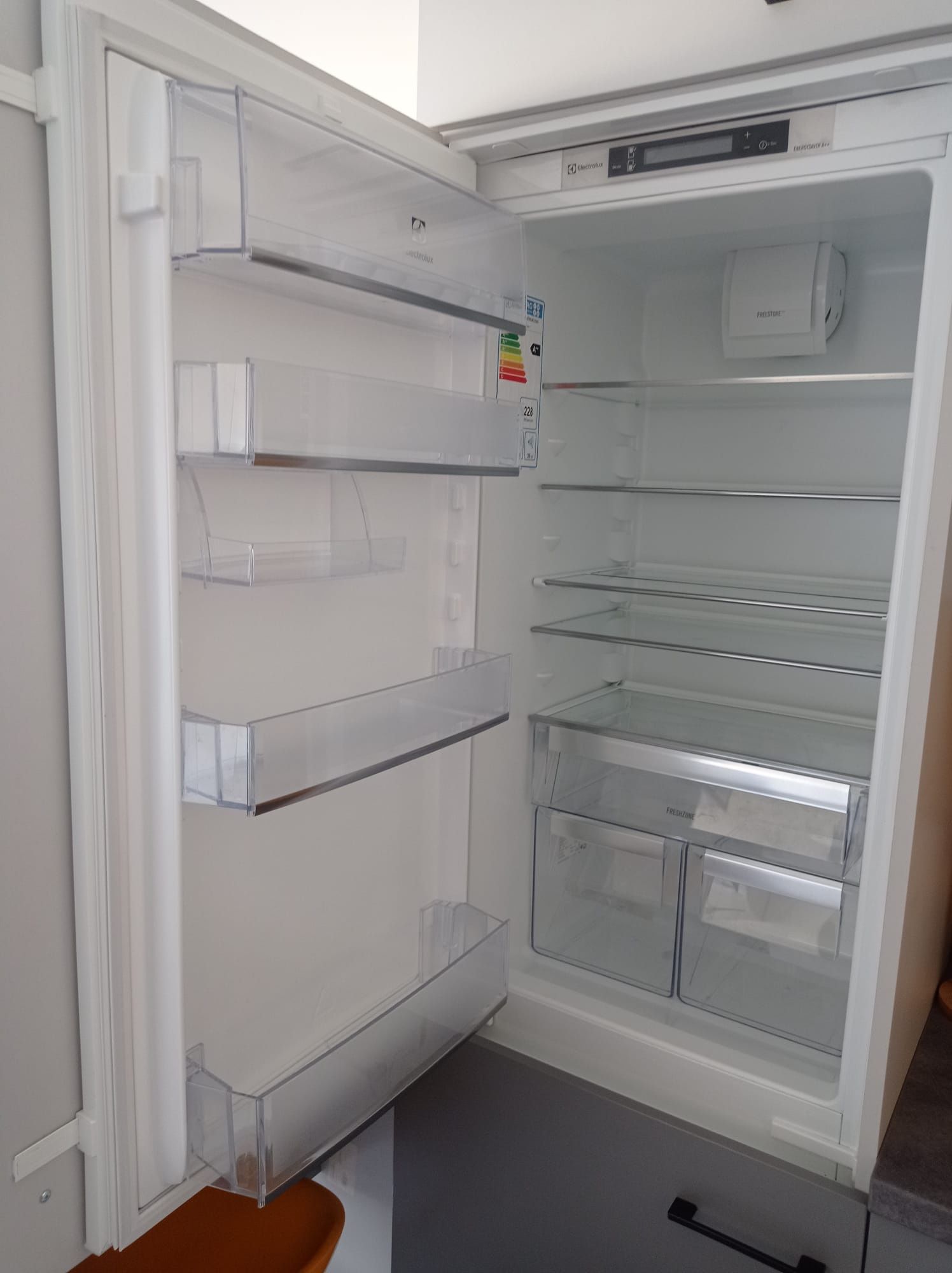 Lodówka pod zabudowę marki Electrolux stan bdb !