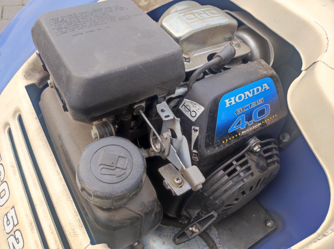Zamiatarka szorowarka spalinowa iseki Eco 520 B silnik Honda