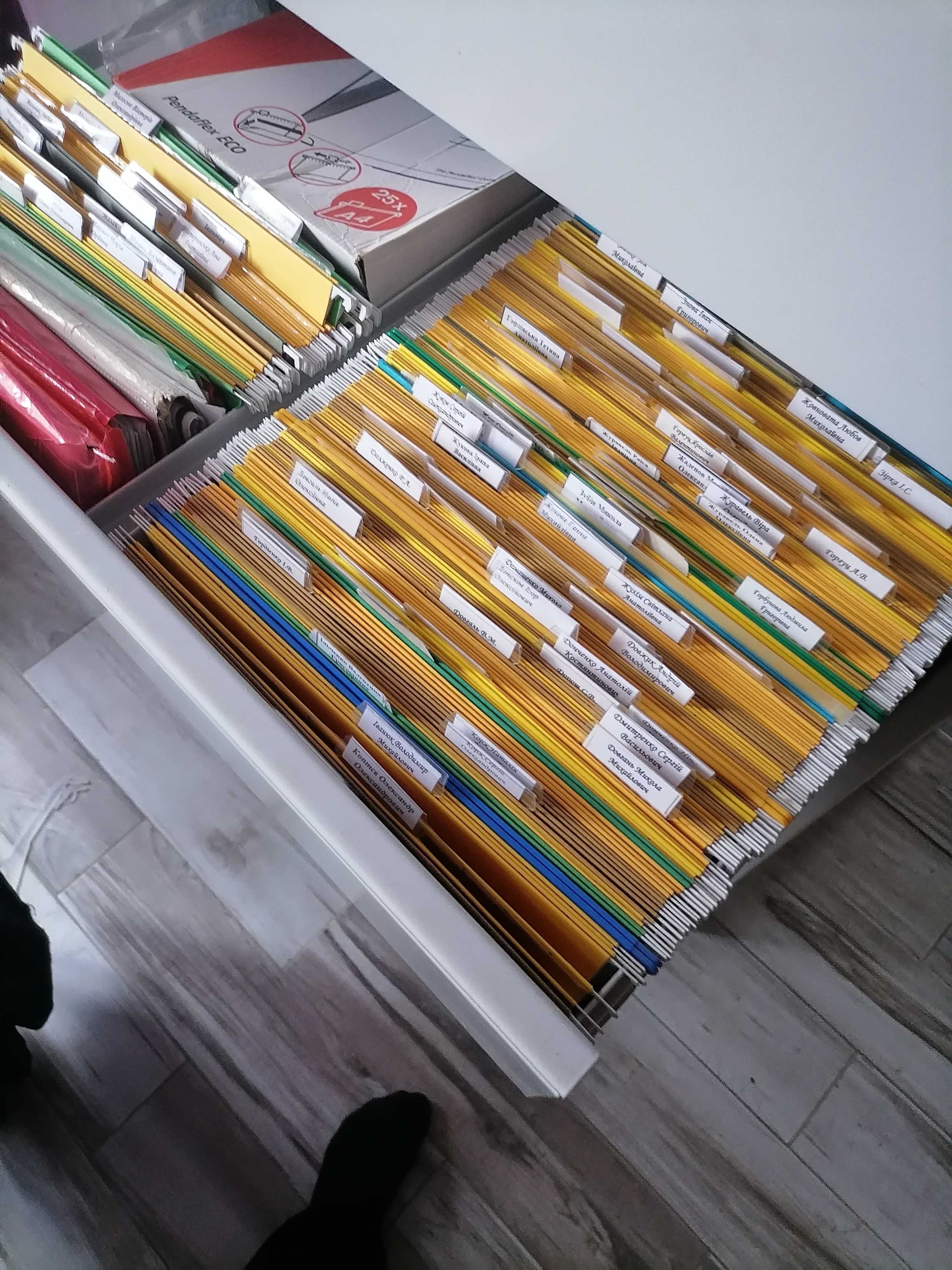 Файловый металлический шкаф с подвесными файлами