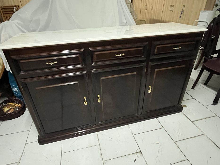 Aparador com espelho