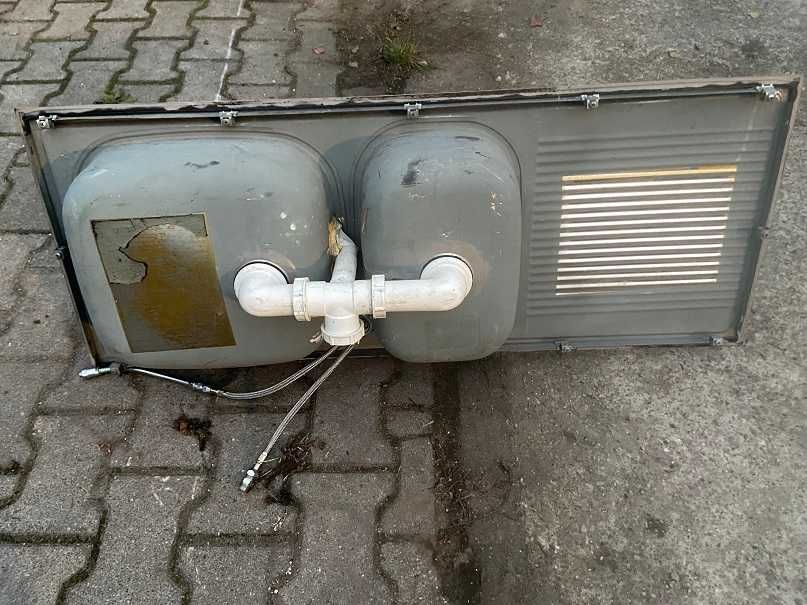 Zlewozmywak dwukomorowy ze stali nierdzewnej