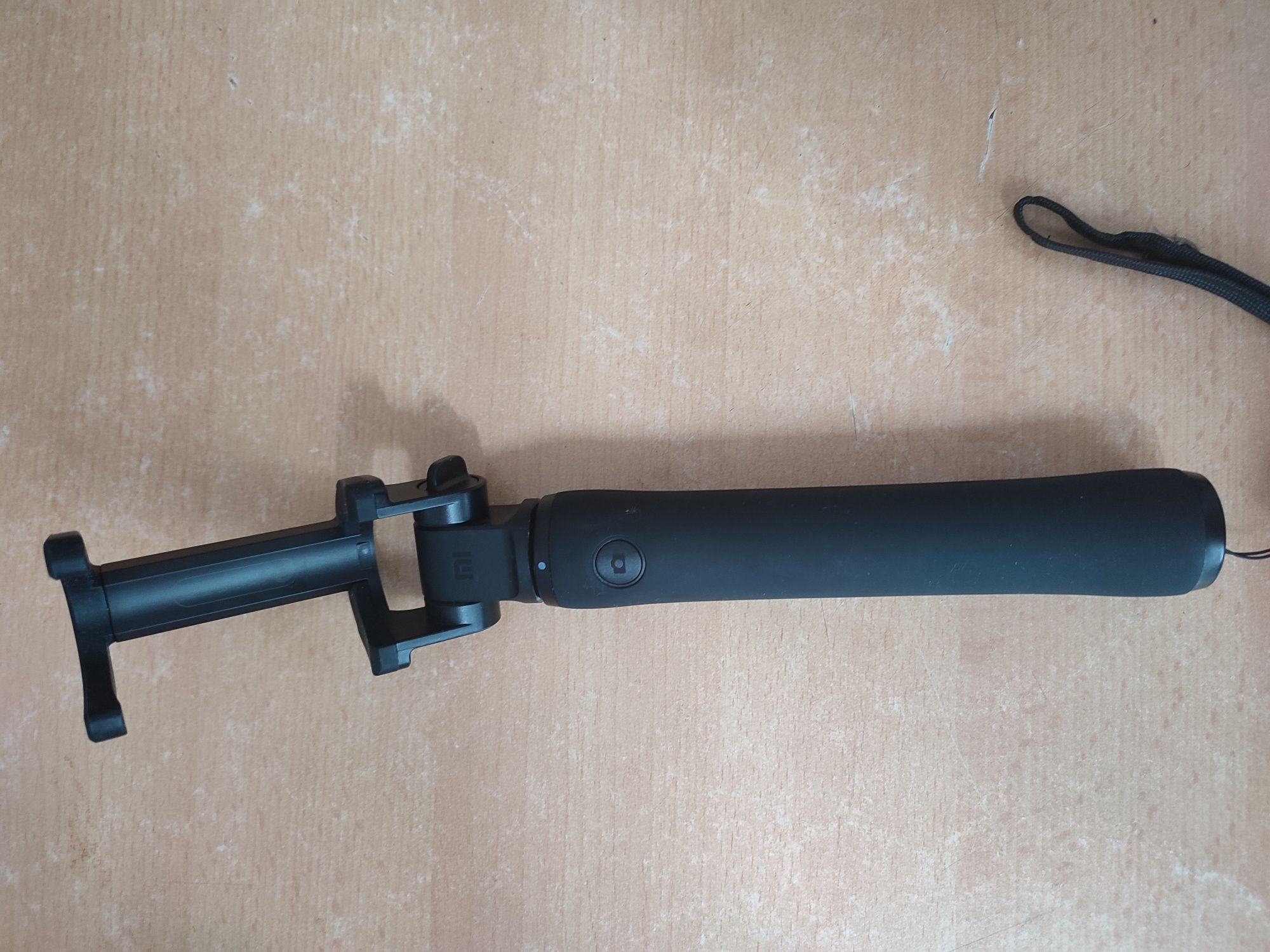 Продам селфі-монопод Xiaomi Mi Selfie Stick