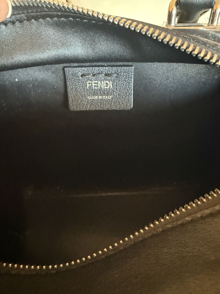 Сумка Fendi среднего размера