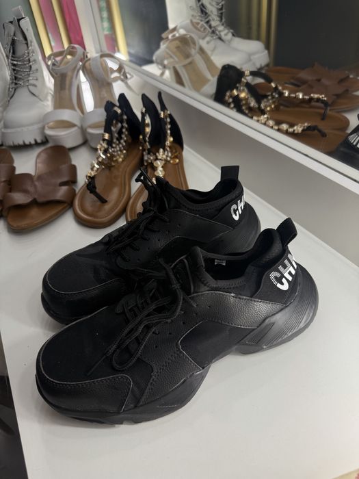 Продам женскую обувь