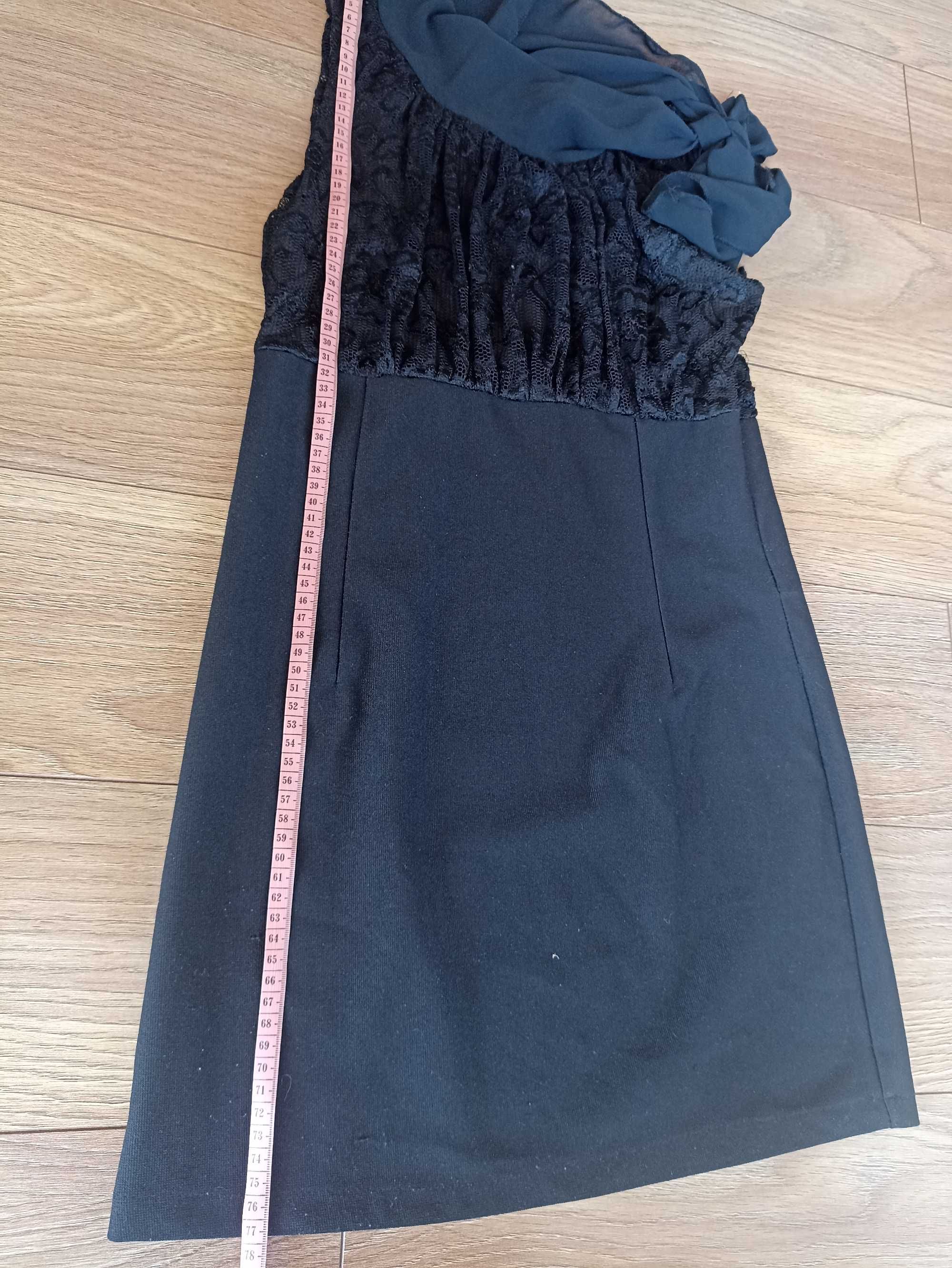 Плаття розмір S, чорного кольору.
