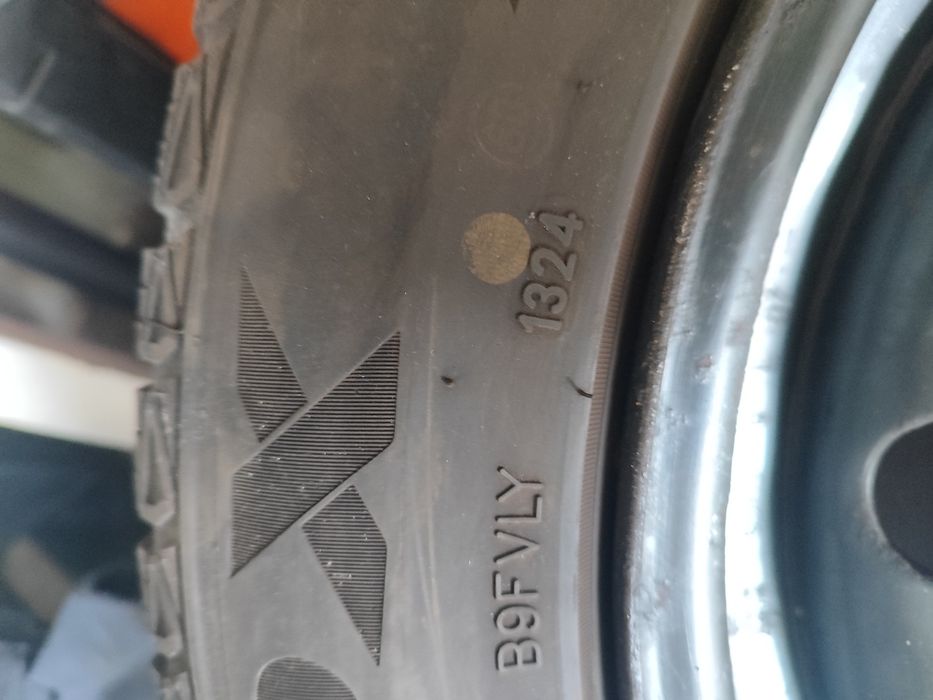 Felgi 4x114.3 oponami całorocznymi Roadx RX Motion 4S 195/60R15 88 H