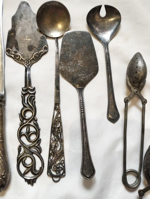 Столові прибори мельхіор.