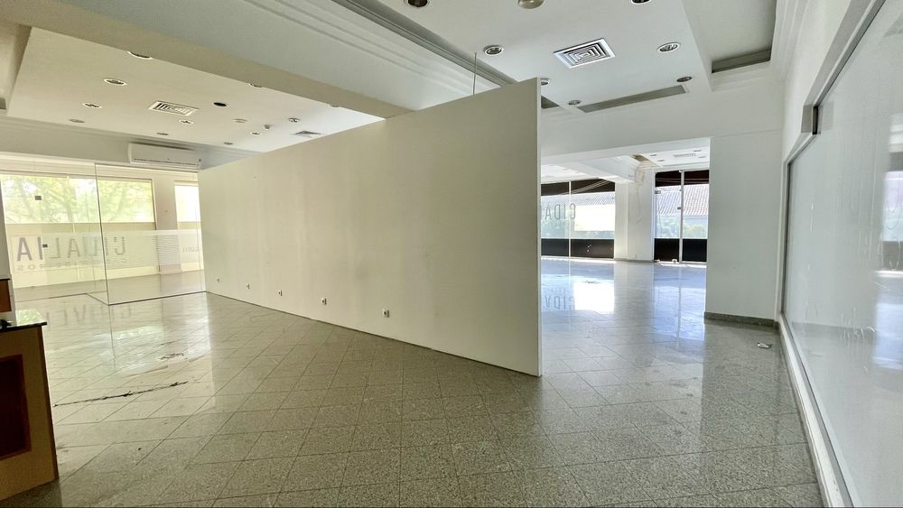 Loja 200m2 centro Almada para alugar