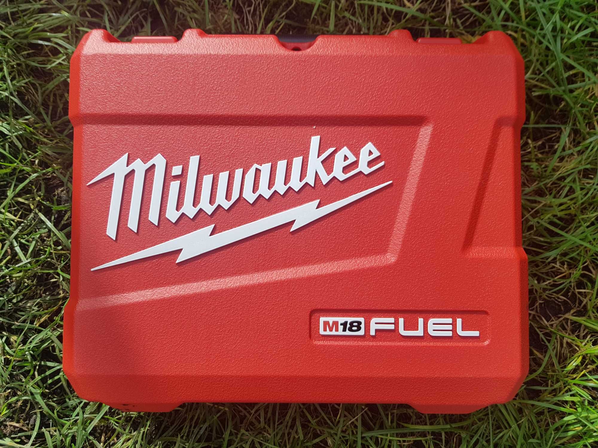 Набор Milwaukee 2953-22 M18 FUEL Аккумуляторный ударный шуруповерт