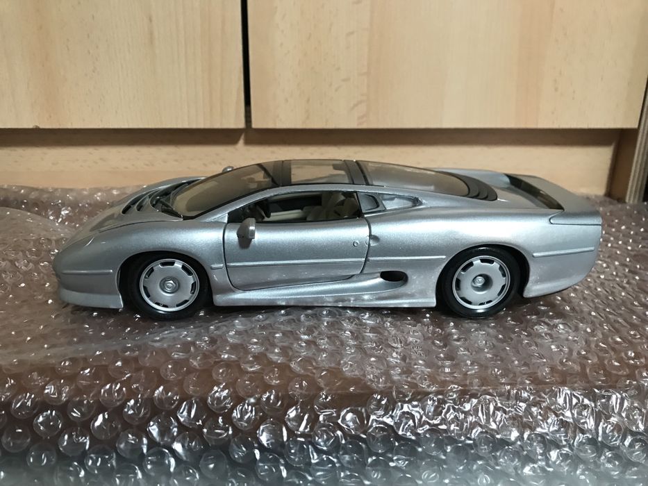 Varios modelos 1/18 Maisto e Bburago