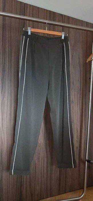 Spodnie casual Zara zielone khaki