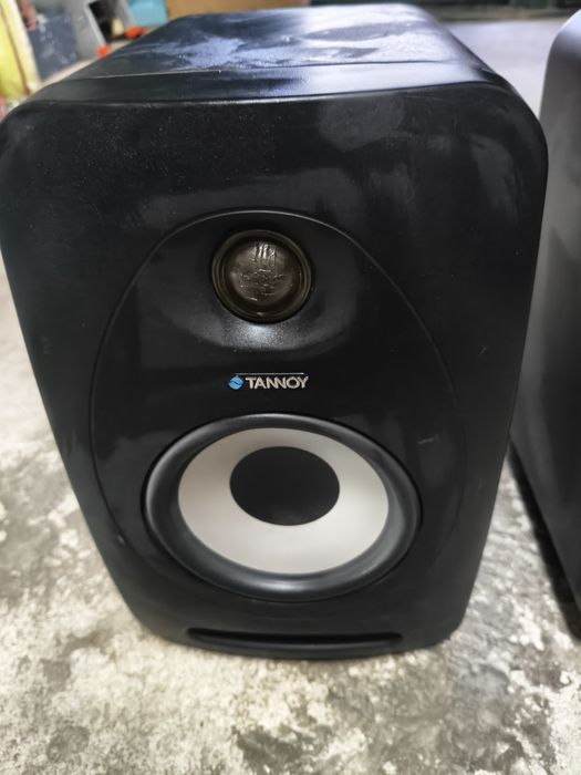 Par de monitor de estúdio ativo Tannoy Reveal 502.