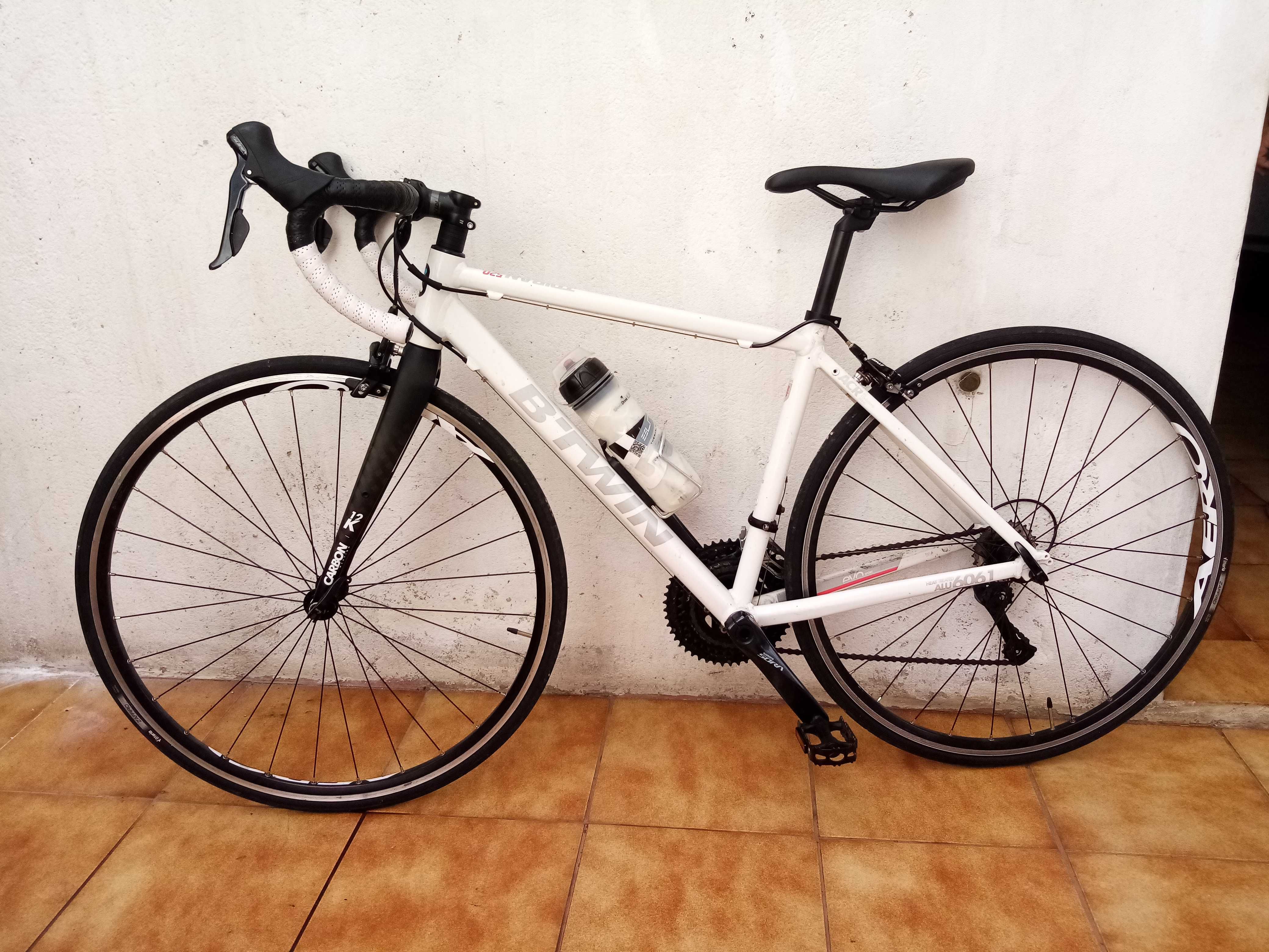 Bicicleta estrada forquilha carbono triban 520