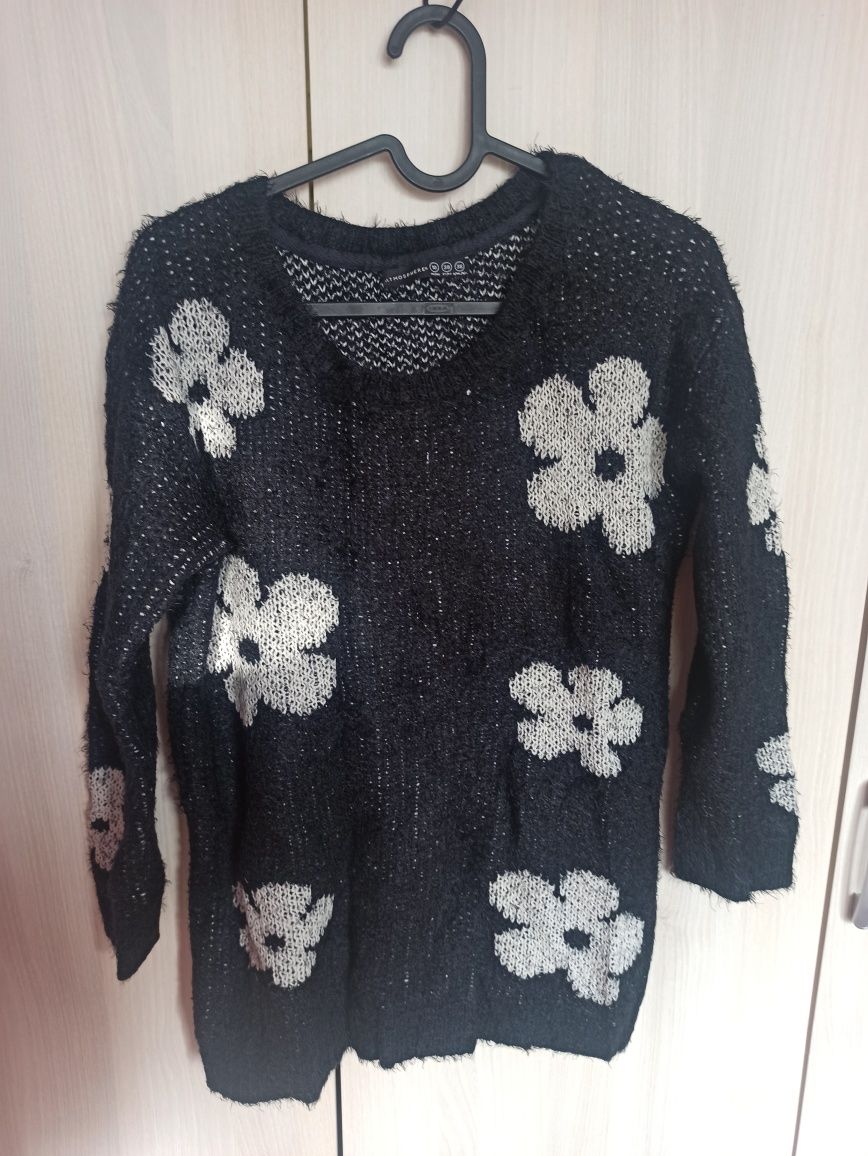 Sweter Primark czarny w białe kwiatki