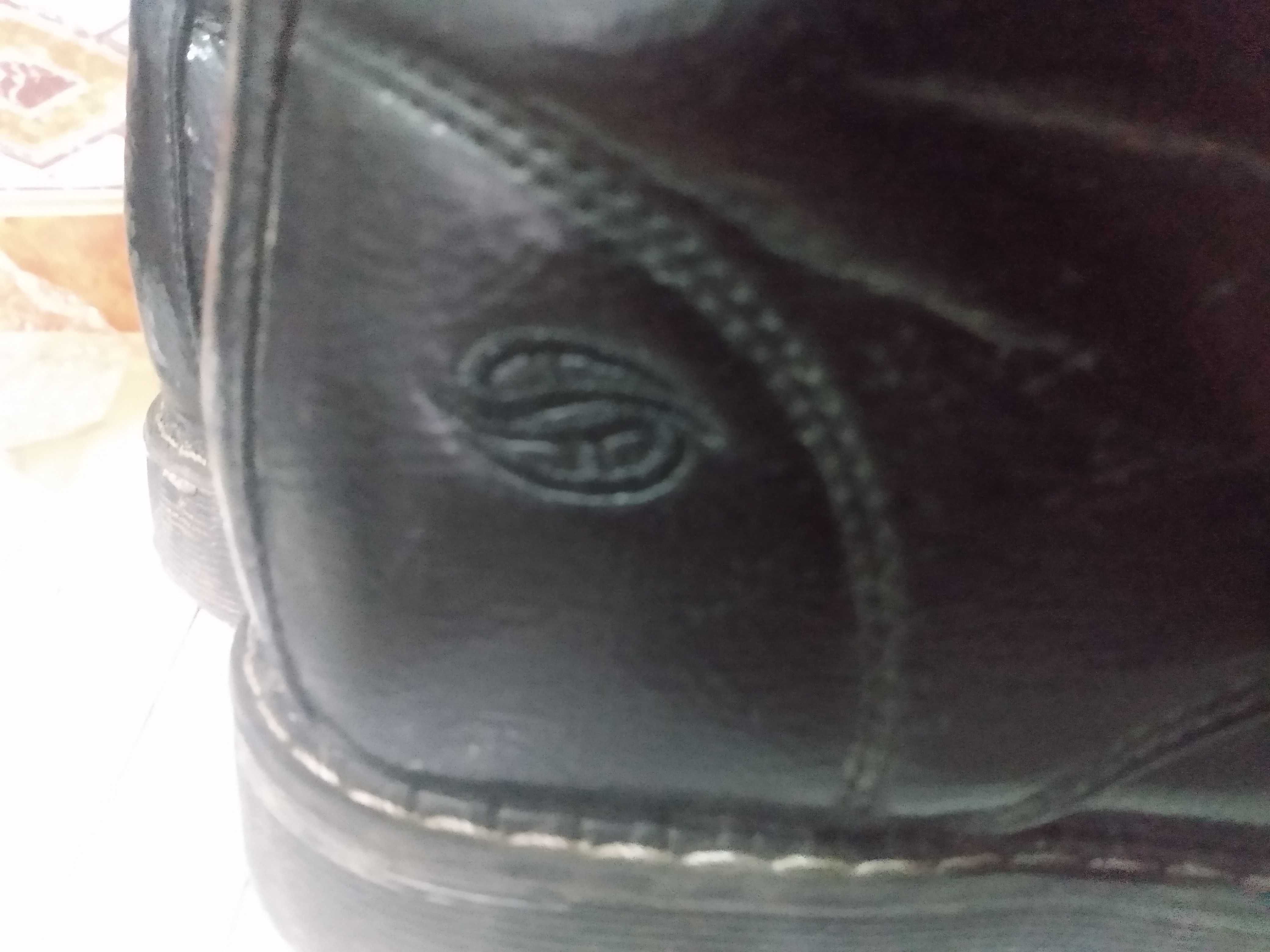 Botki Dockers 37