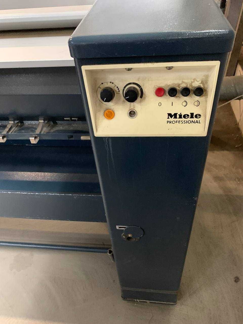 Гладильный каток Miele HM5316