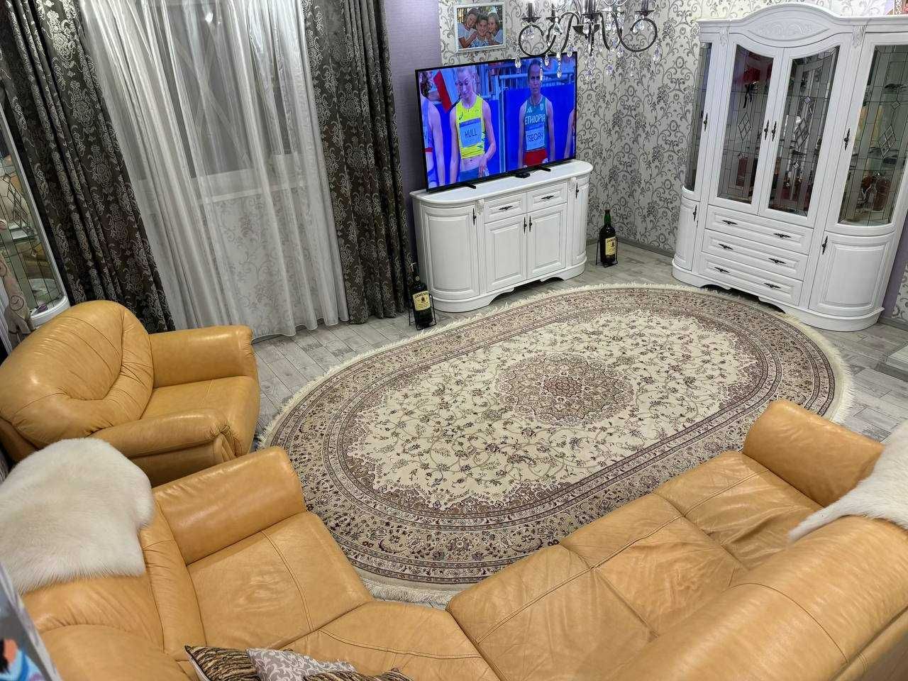 Ексклюзивний будинок з басейном, ландшафтним дизайном на Біленькой