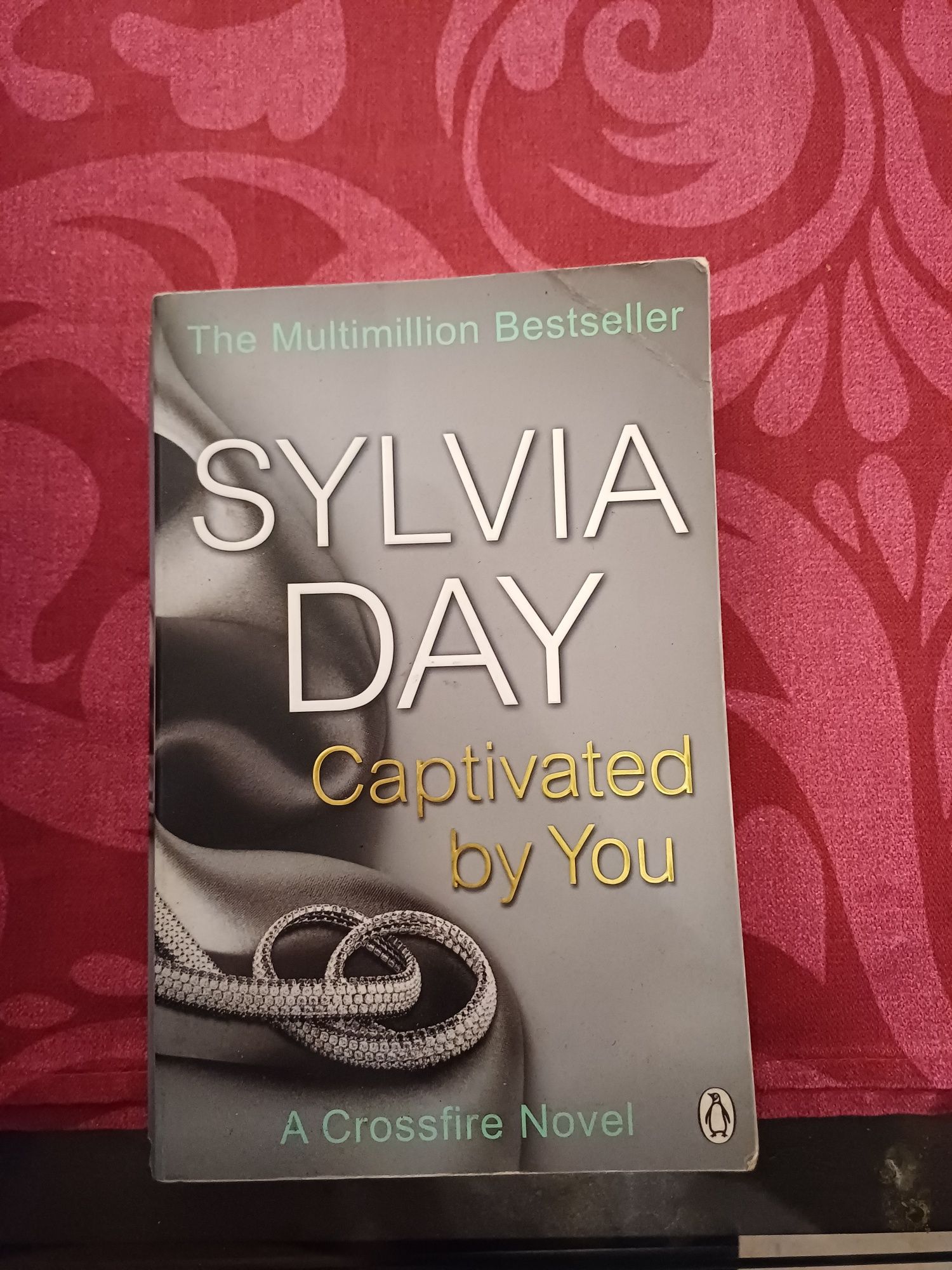 Livro "Captivated by you" de Sylvia Day