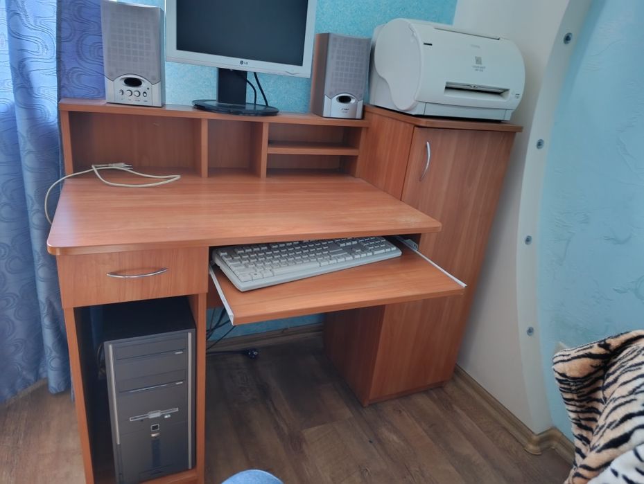 Компьютерный стол