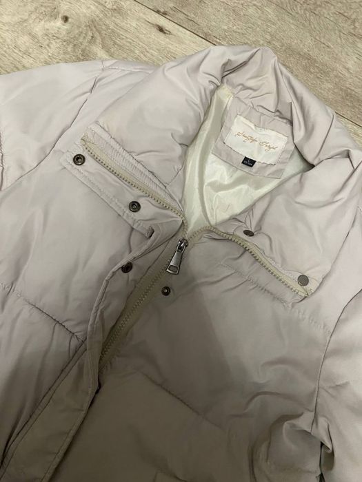 Весенняя легкая белая курточка короткая