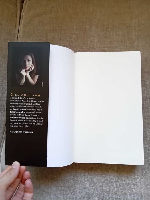 Livro "Lugares Escuros"