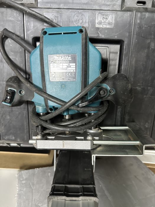 Фрезер Makita RP 0900