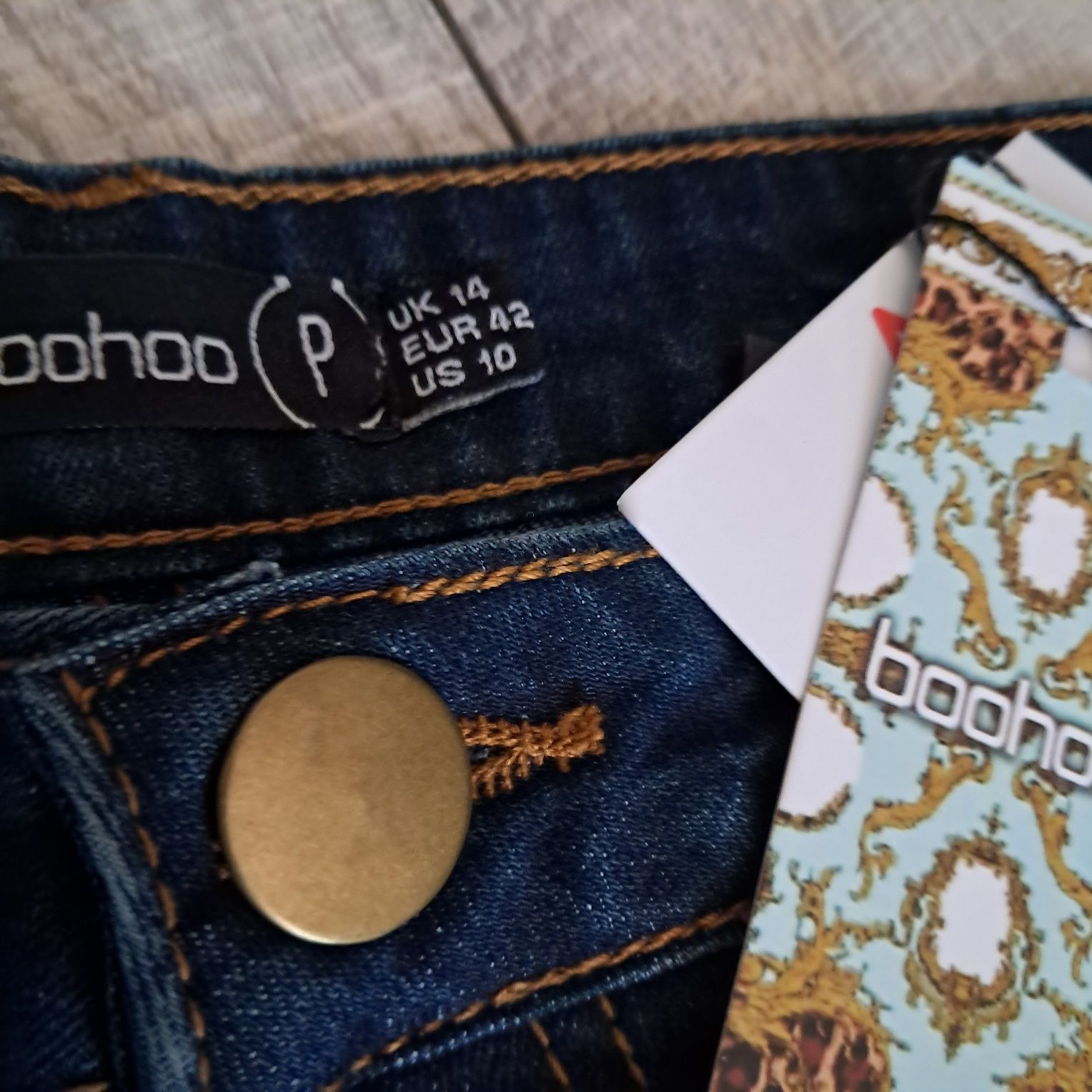 Spodnie jeans boohoo z przetarciami- nowe