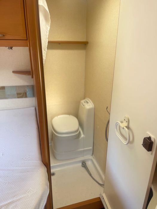 Caravana inglesa cama fixa