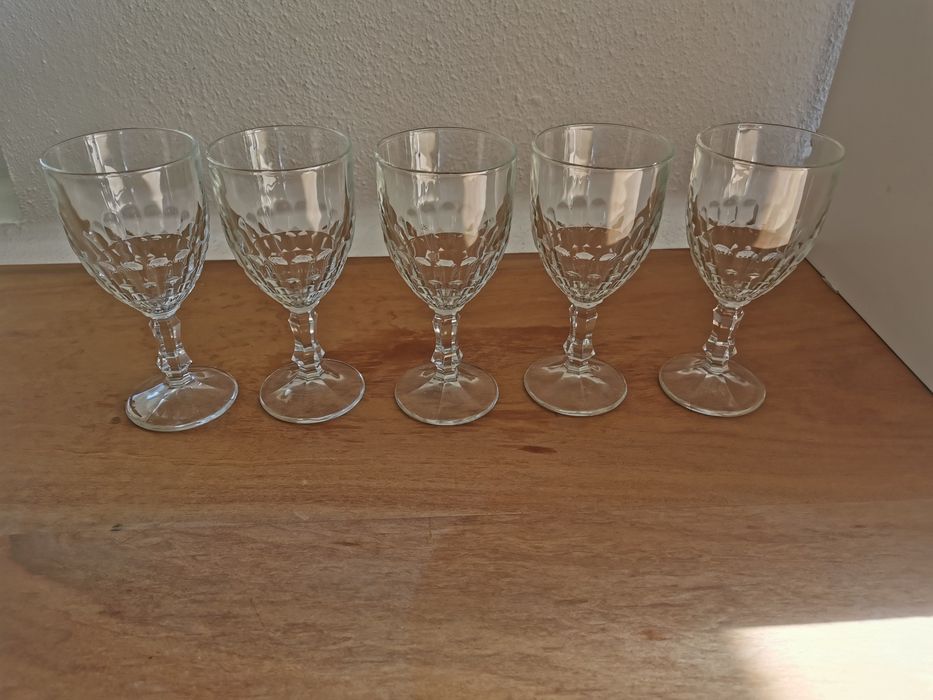 Copos de vinho branco de pé  Vintage