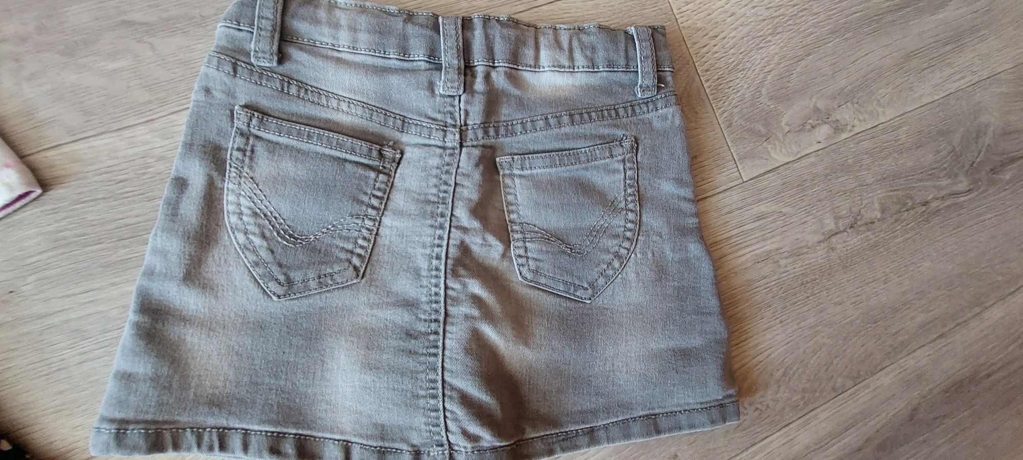 Футболки и шорты,  юбка джинсовая  на 4-6 лет