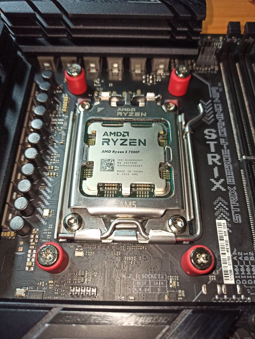 ASUS ROG STRIX B650e-F Gaming WiFi