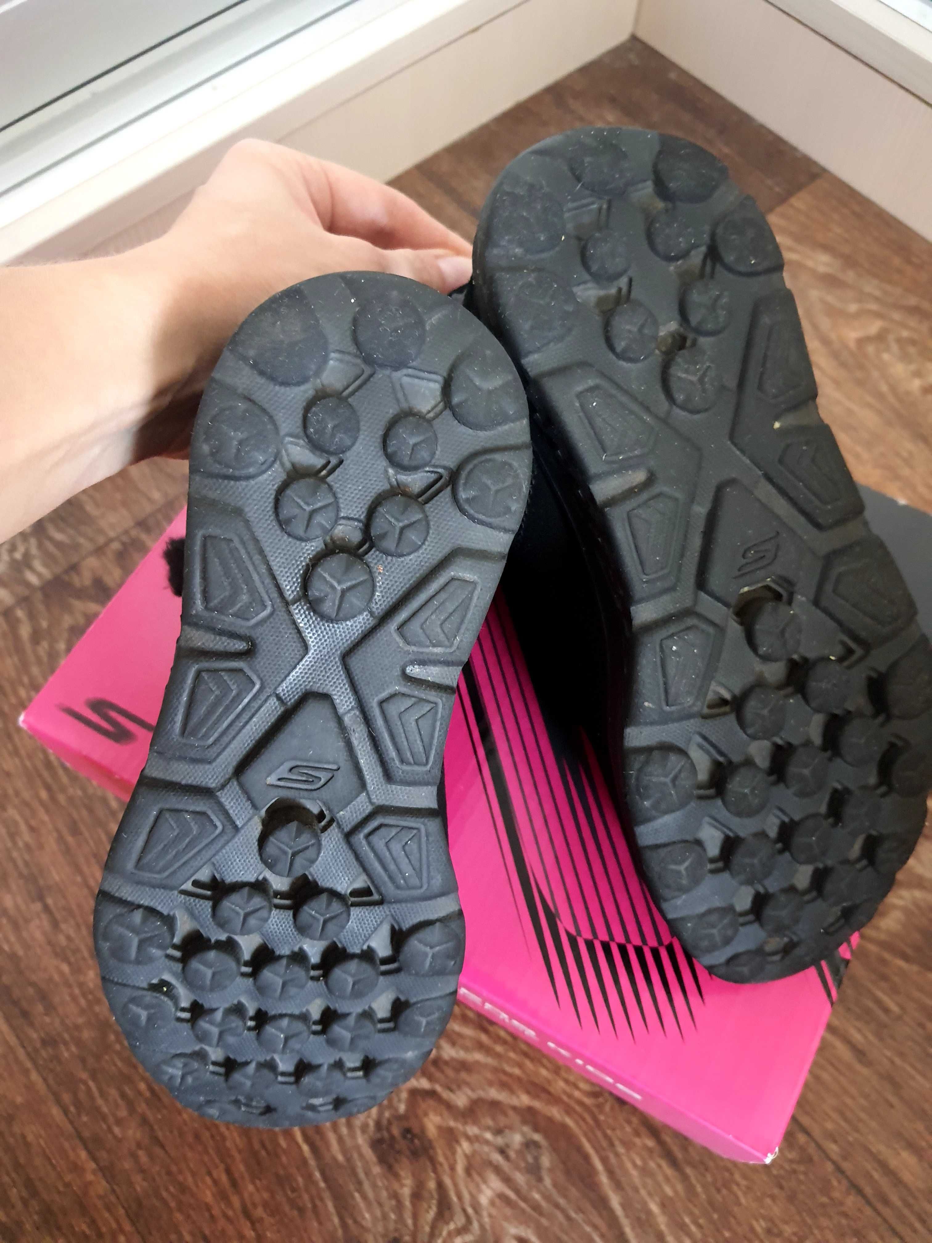 Демисезонні ботинки Skechers розмір 32