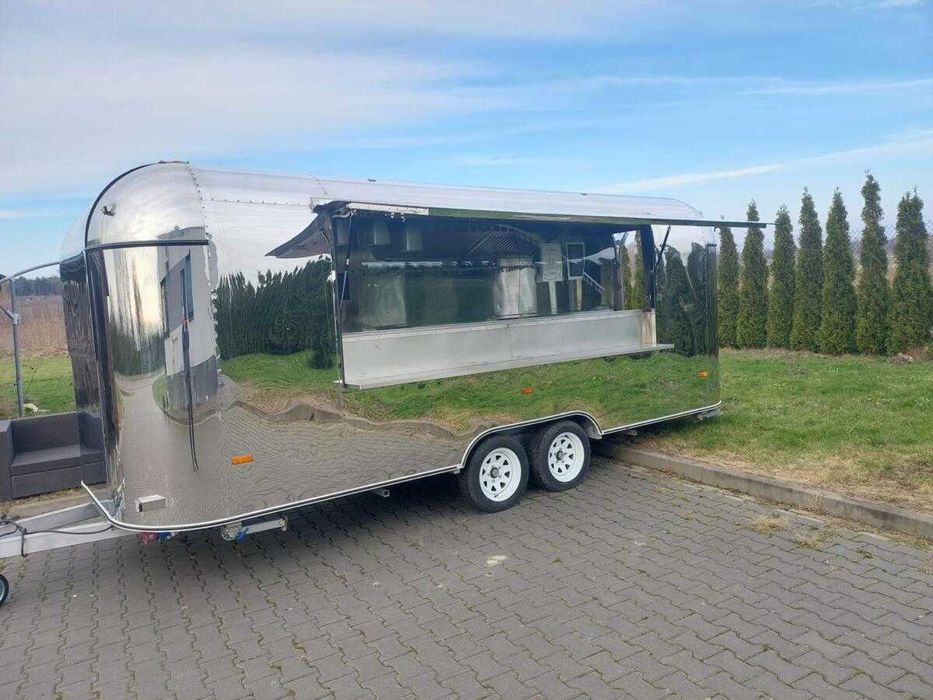 wynajem wypożyczalnia przyczepa gastronomiczna Food Truck airstream