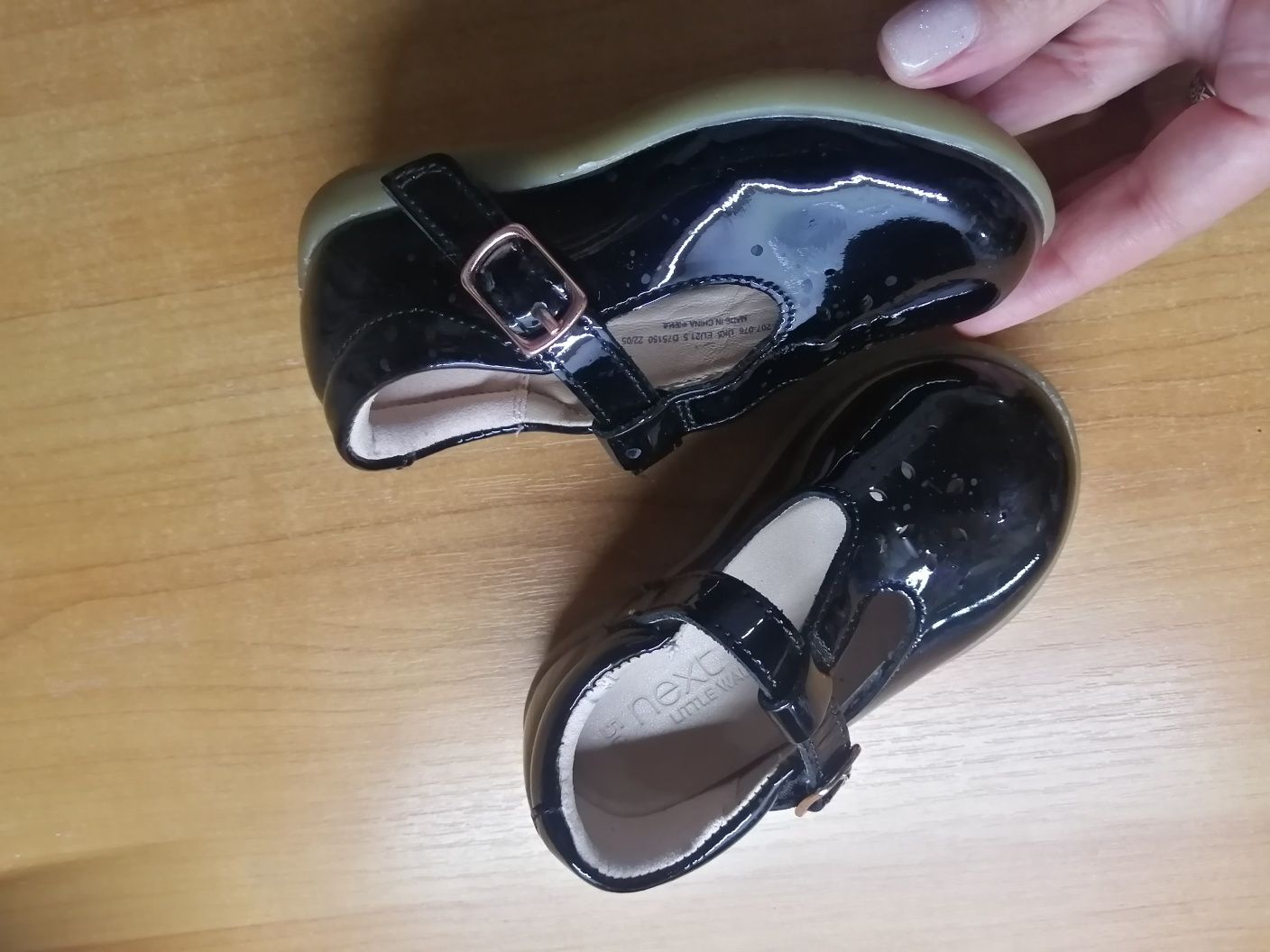 Лаковые чёрные туфли туфельки Next 23 р. (5G) на девочку