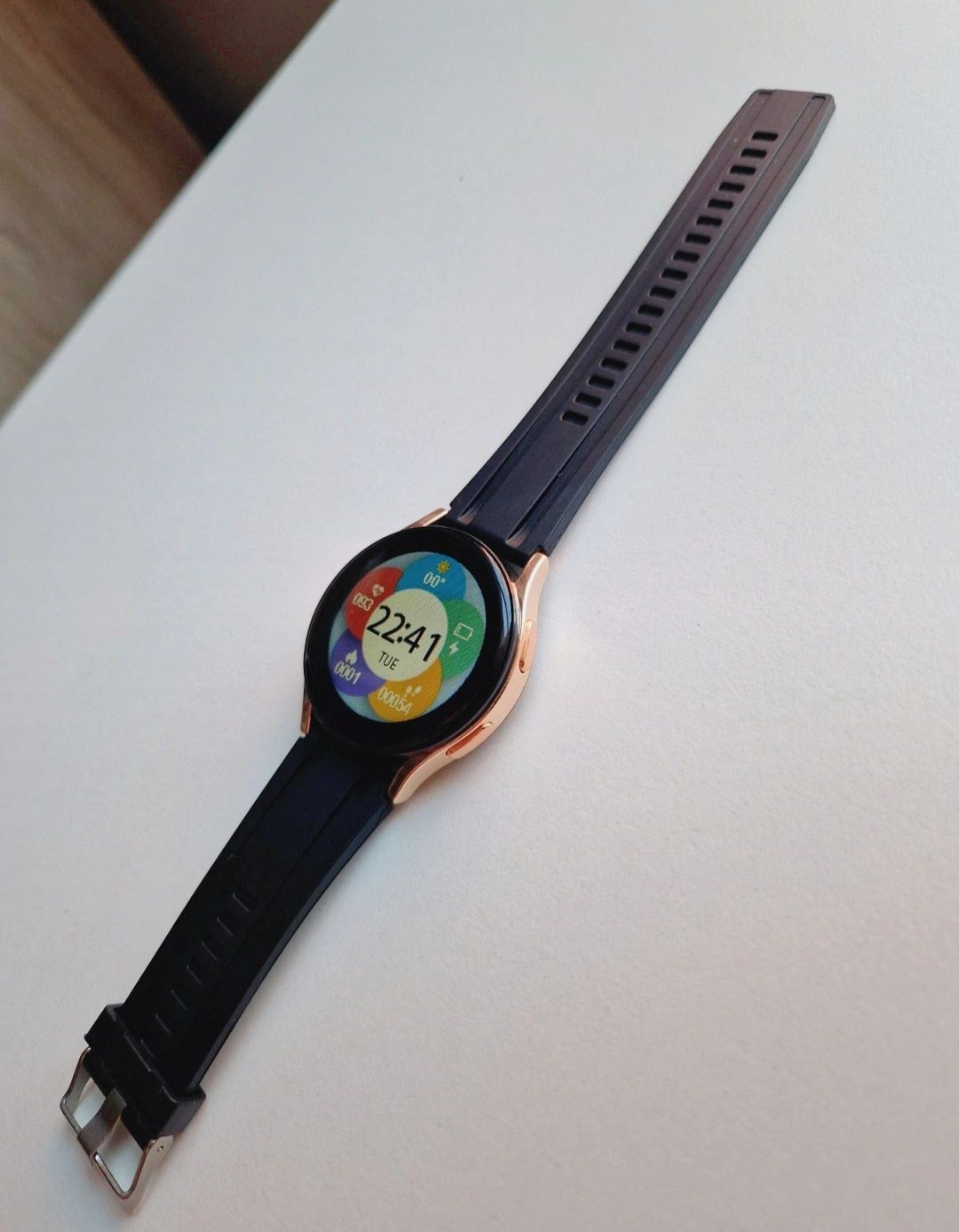 Smartwatch złoty na czarnym pasku