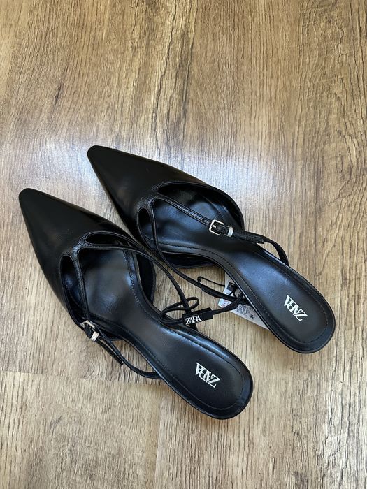 Мюлі чорні на підборах від   Zara