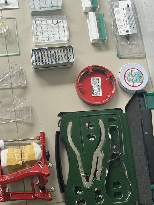 Instrumentos e Materiais de Medicina Dentária