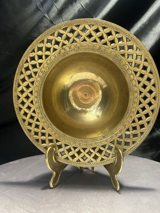 Mosiężna misa dekoracyjna – ażurowy brzeg – elegancja vintage