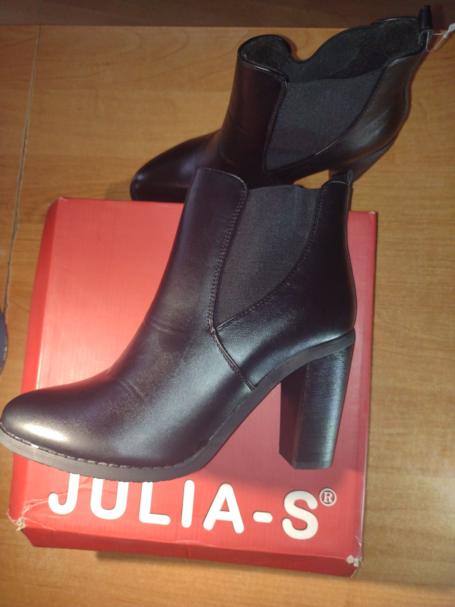 Buty na słupku 41, botki Julia-S