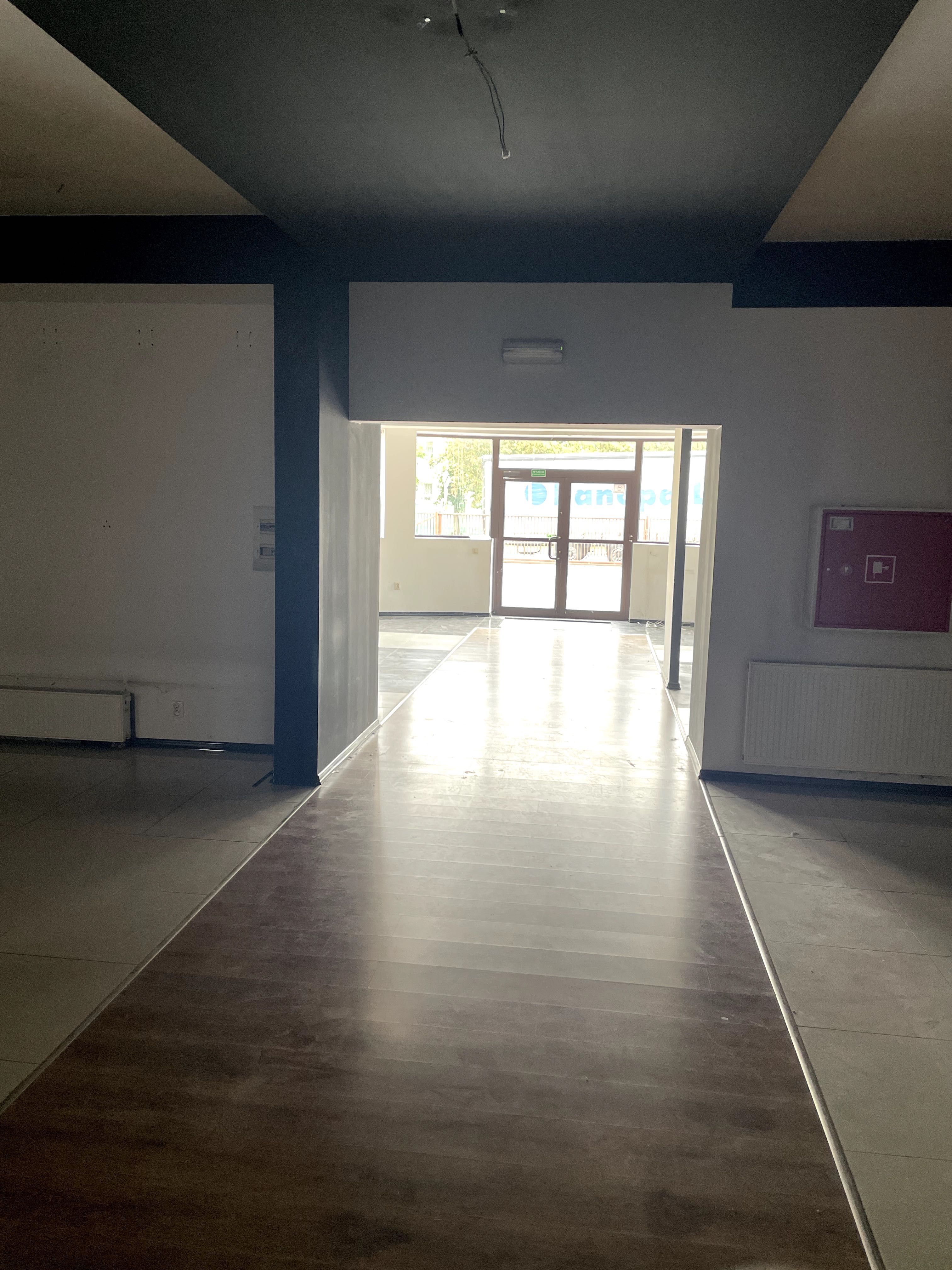 Lokal handlowo-usługowy w centrum Łasku - do wynajęcia - 500m kw