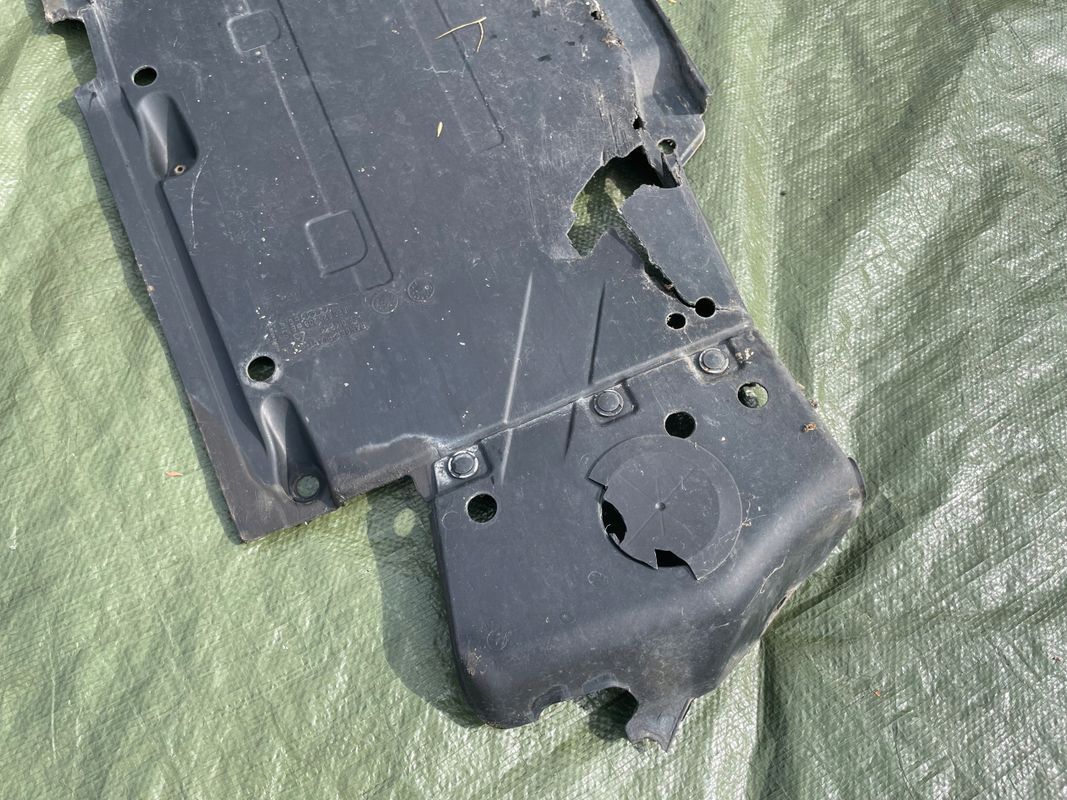 Audi A4 B6 B7 Osłona Nakładka Podwozia Prawa 8eb