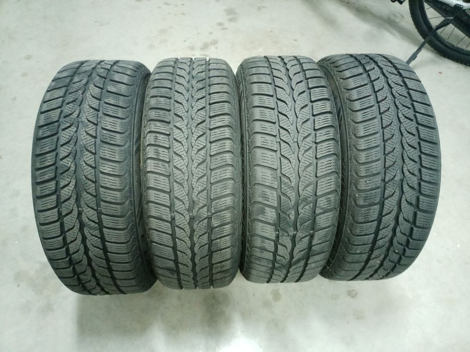Oryginalne Felgi 16"  Volvo aluminiowe  z oponami 205/55R16 zimowymi.