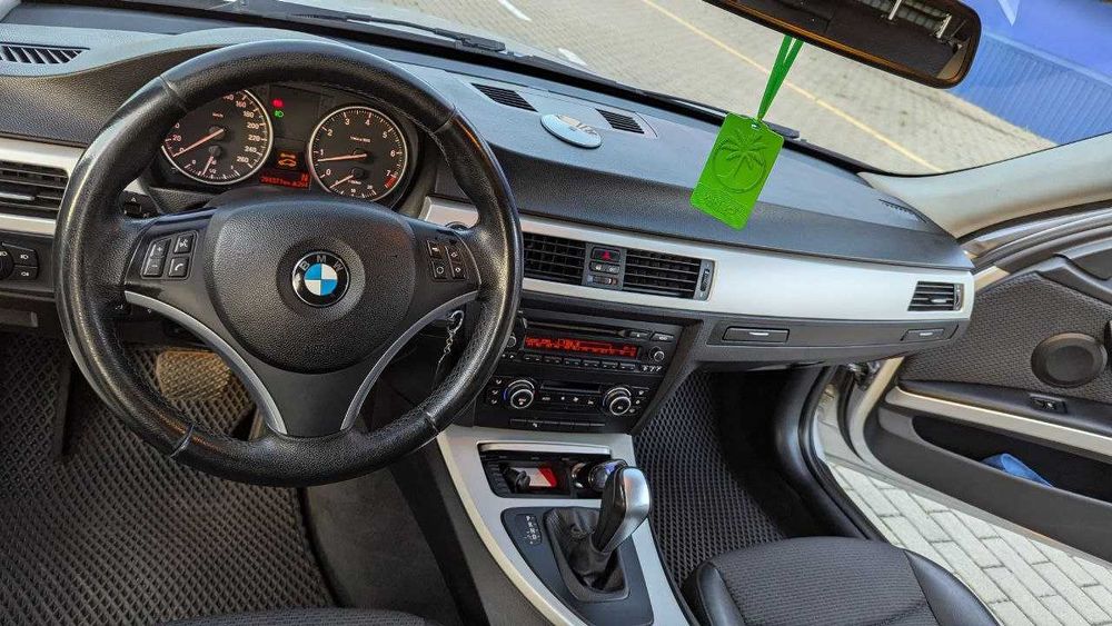 Продам  BMW 320i