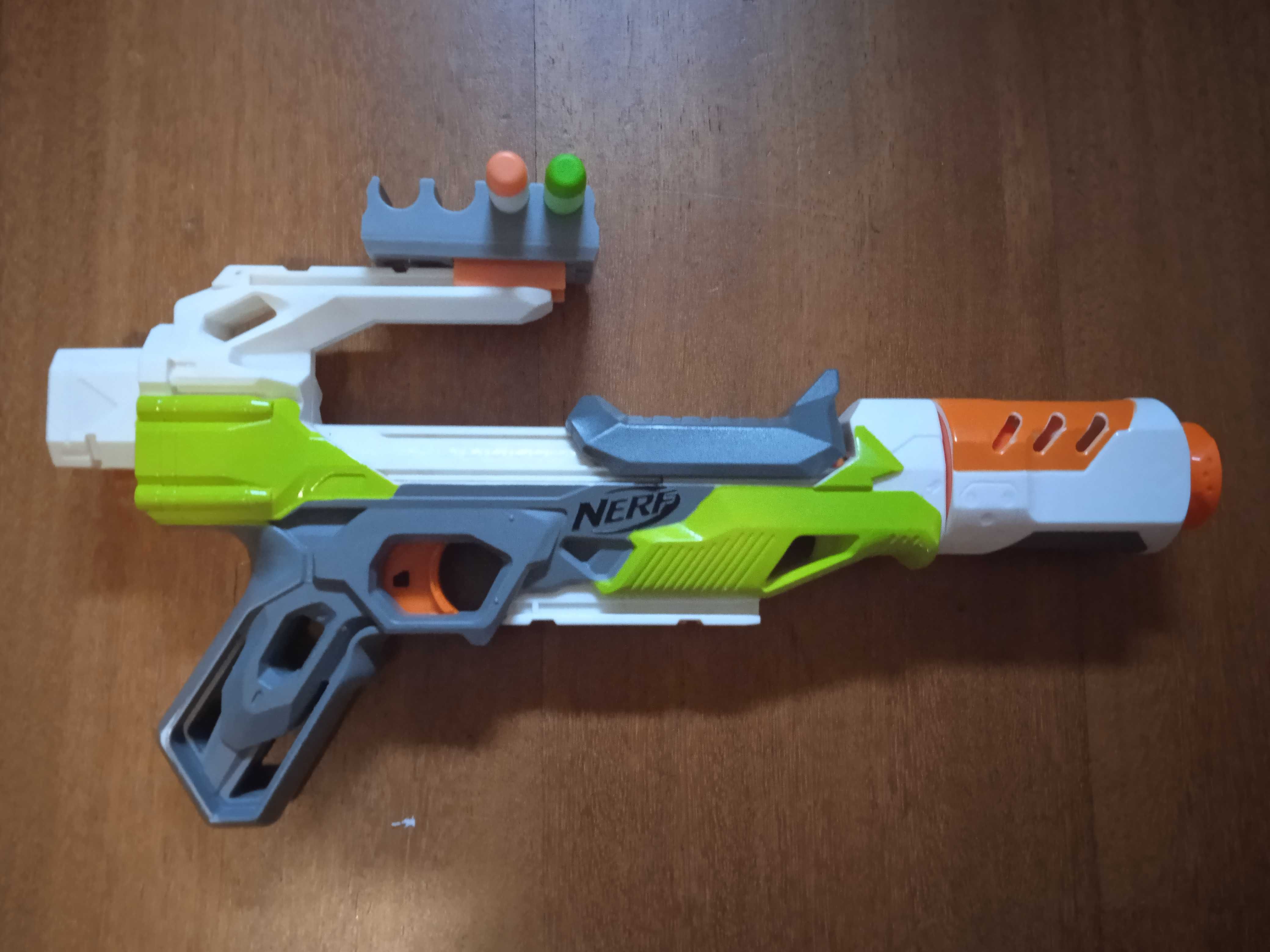 Nerf Zombie e Firestrike como novas