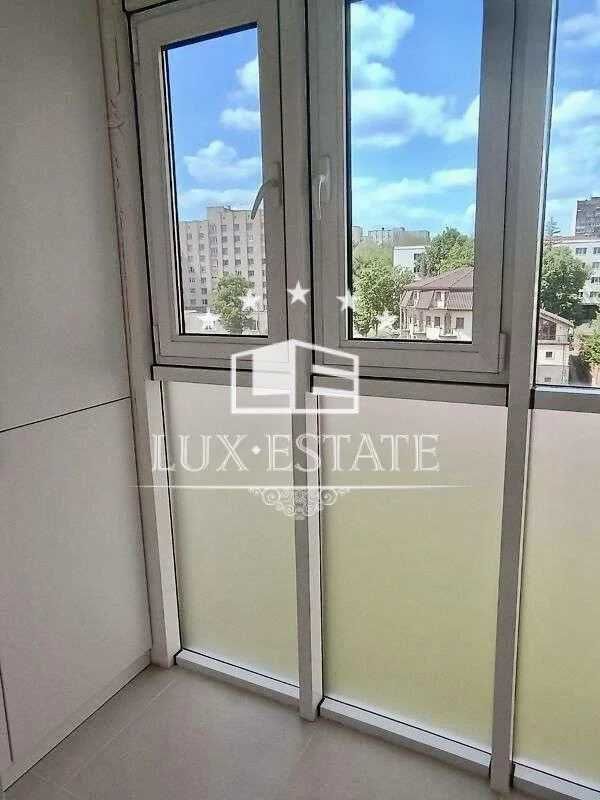 Продажа 3-комнатной квартиры в ЖК "Изумрудный город". Район Бот. Сада