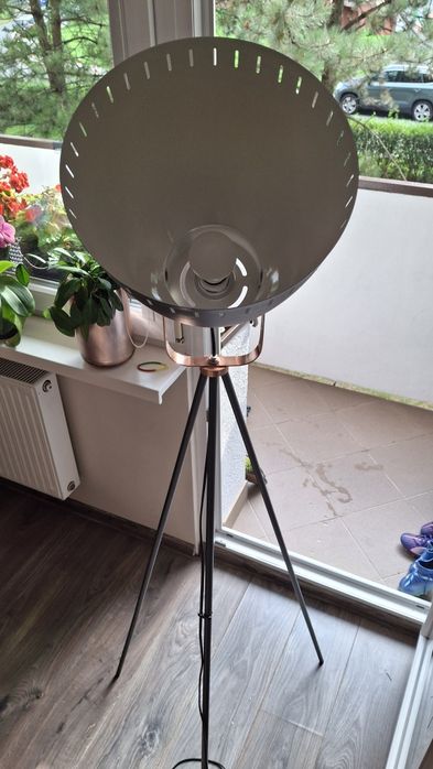 Lampa podłogowa, trójnóg, kolor grafit 145 cm
